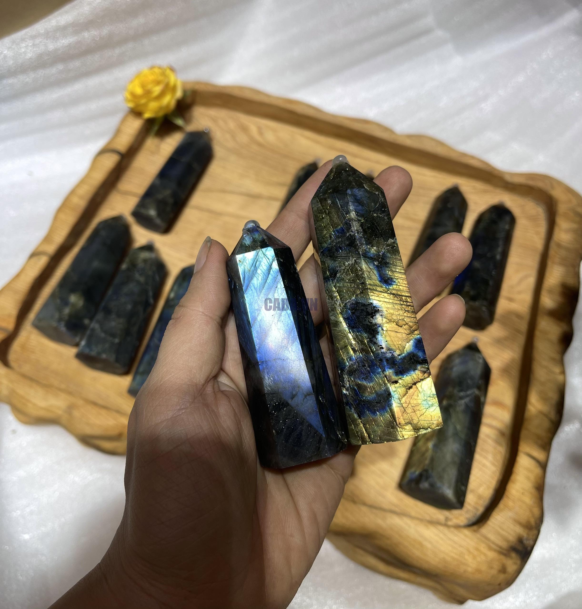 Trụ đá Xà Cừ - Labradorite Point