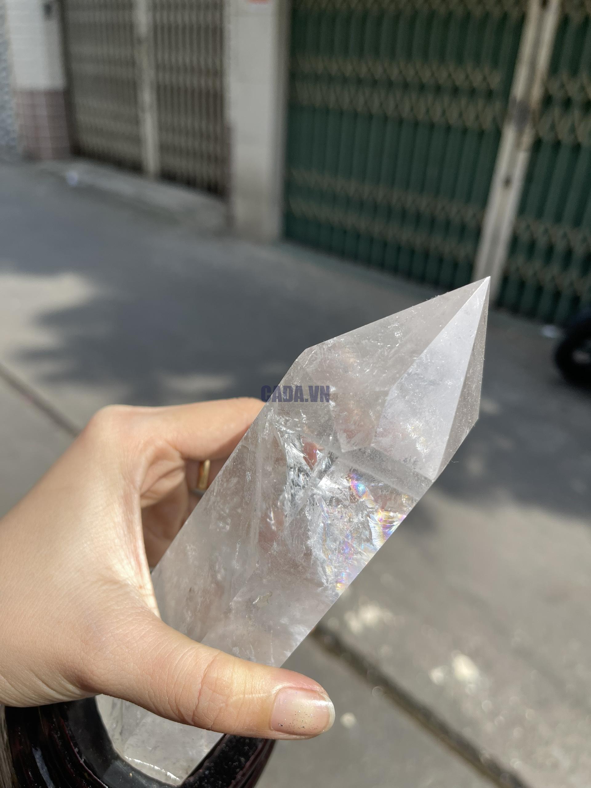 Trụ Thạch Anh Trắng trong - Clear Quartz Point, KT: 21.5x6.8 CM, KL: 1 KG (TTT141)