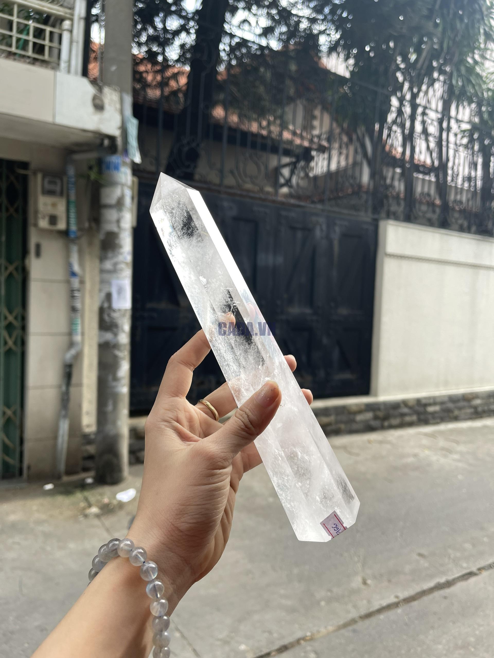 Trụ Thạch Anh Trắng trong – Clear Quartz Point, KT: 24×4.5 CM, KL: 0.59 KG (TTT166)