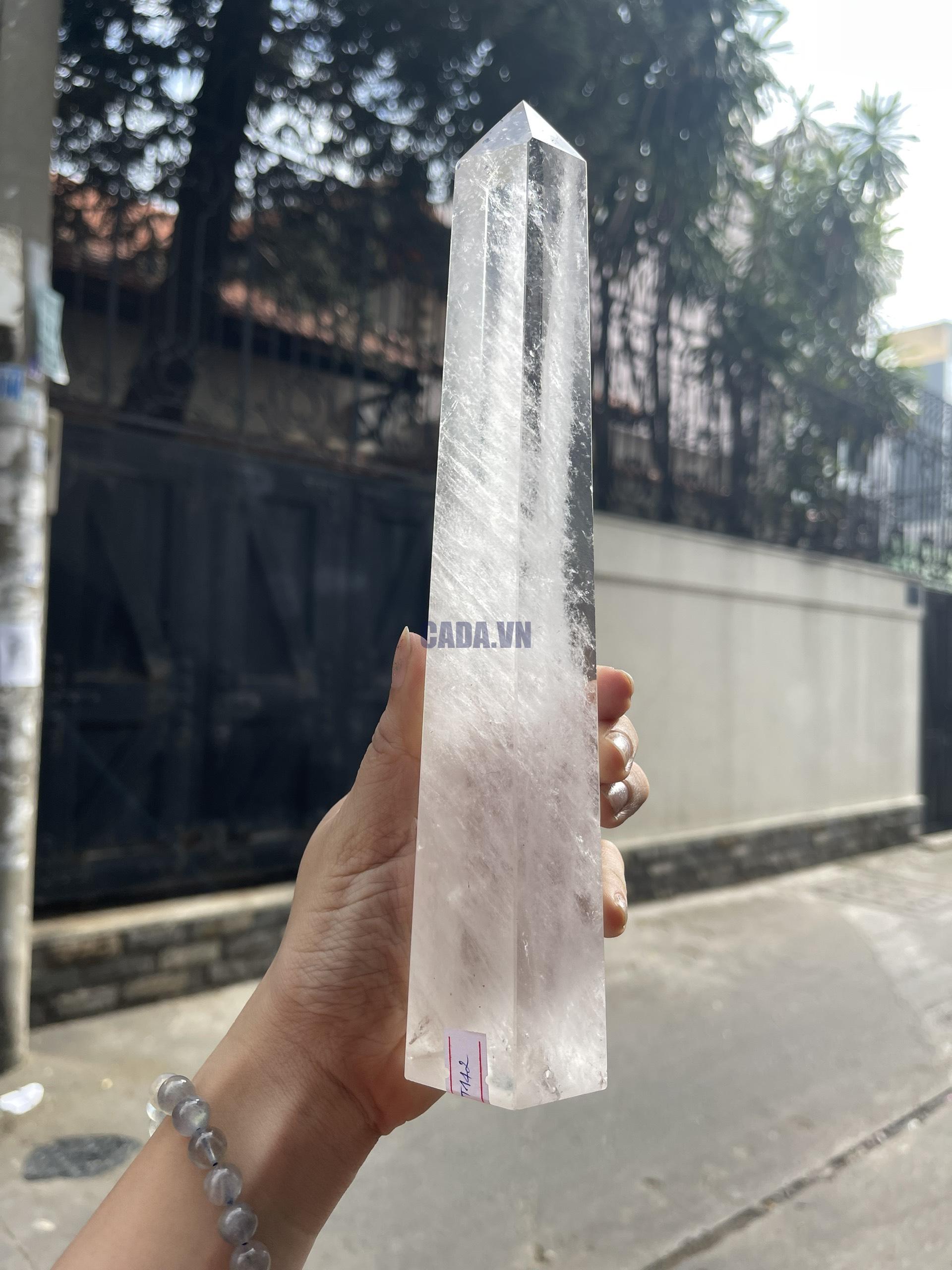 Trụ Thạch Anh Trắng trong – Clear Quartz Point, KT: 25×5 CM, KL: 0.72 KG (TTT142)