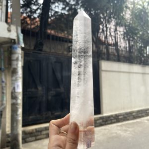 Trụ Thạch Anh Trắng trong – Clear Quartz Point, KT: 23.5×5 CM, KL: 0.61 KG (TTT146)