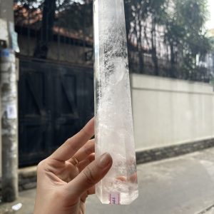 Trụ Thạch Anh Trắng trong – Clear Quartz Point, KT: 23.5×5 CM, KL: 0.61 KG (TTT146)