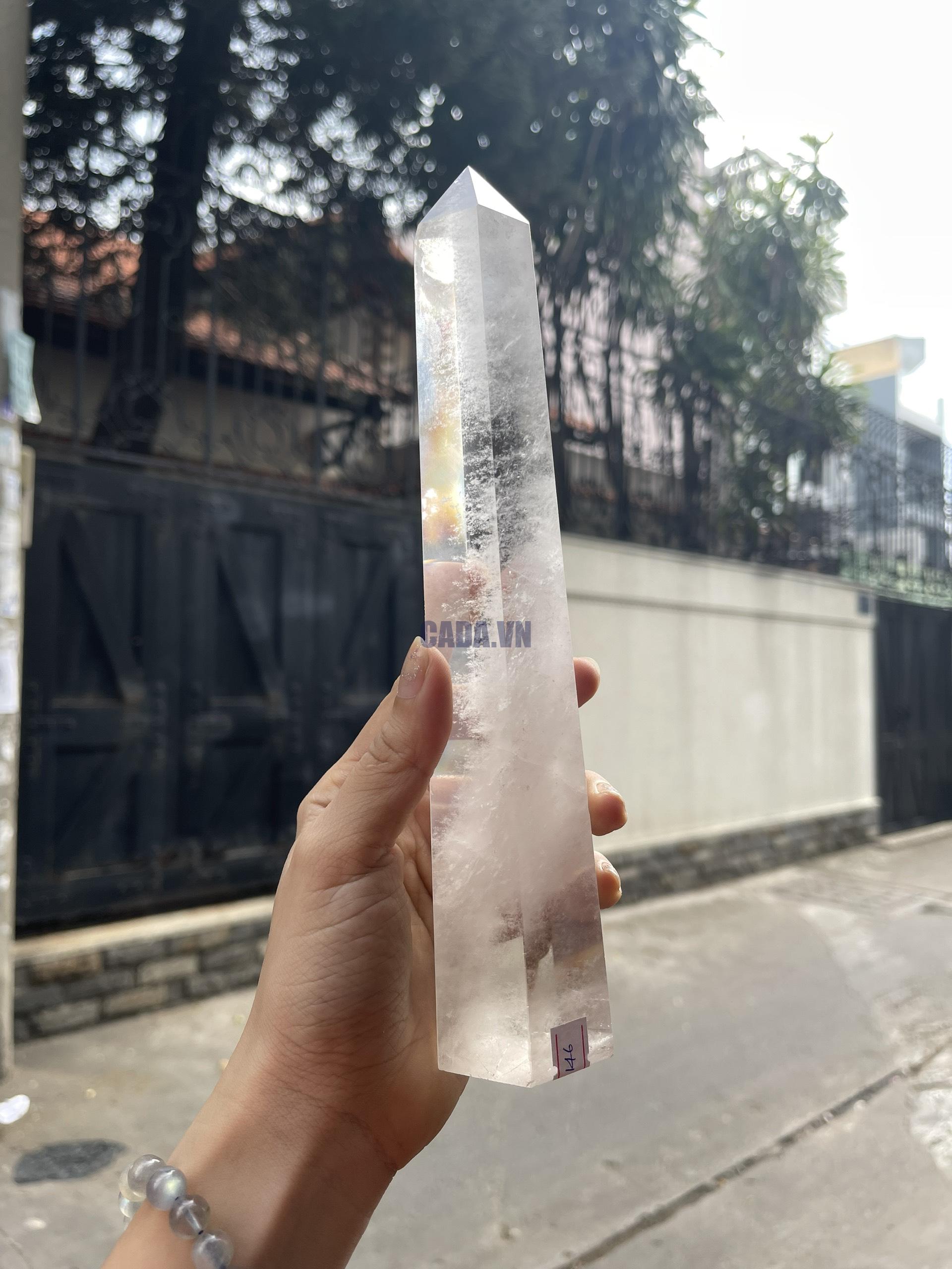 Trụ Thạch Anh Trắng trong – Clear Quartz Point, KT: 23.5×5 CM, KL: 0.61 KG (TTT146)