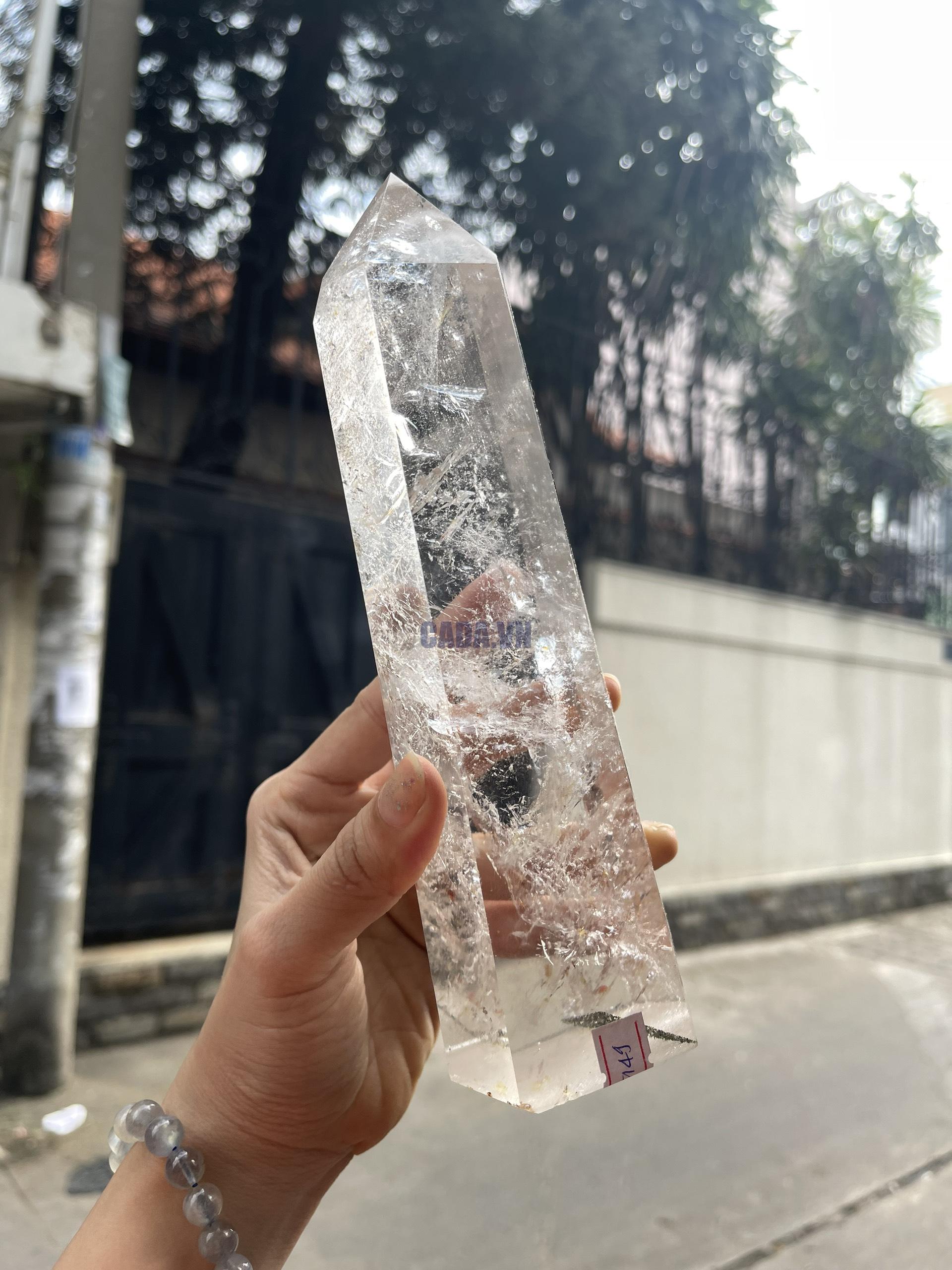 Trụ Thạch Anh Trắng trong – Clear Quartz Point, KT: 20.5×6.5 CM, KL: 0.935 KG (TTT149)