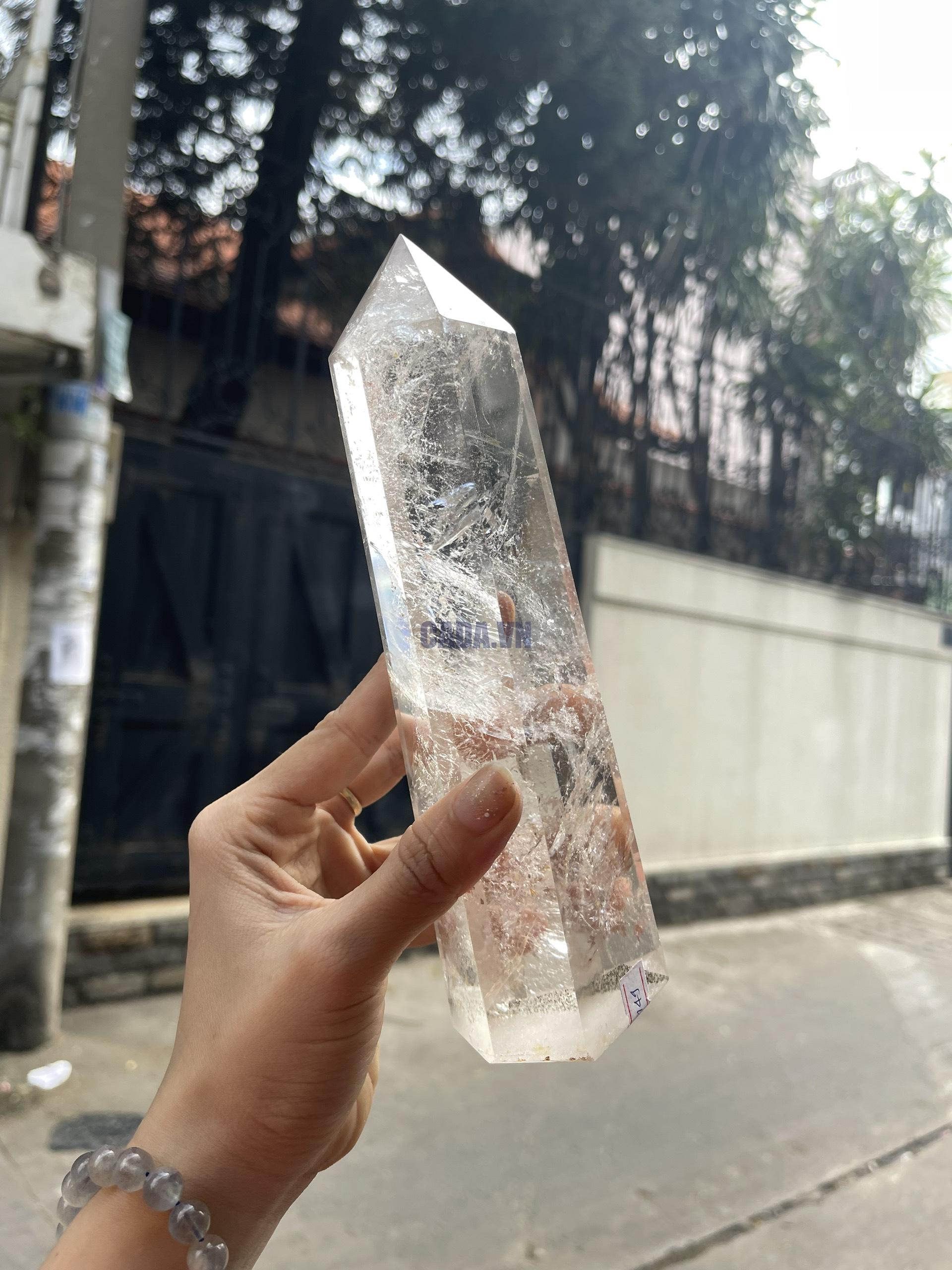 Trụ Thạch Anh Trắng trong – Clear Quartz Point, KT: 20.5×6.5 CM, KL: 0.935 KG (TTT149)