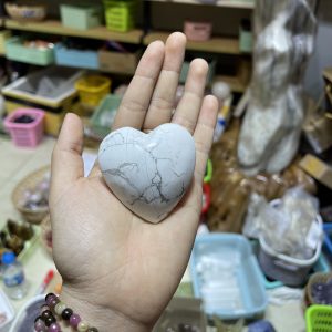 Trái tim đá Bạch Tùng - Howlite Heart