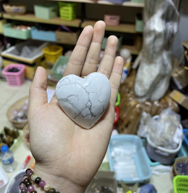 Trái tim đá Bạch Tùng - Howlite Heart