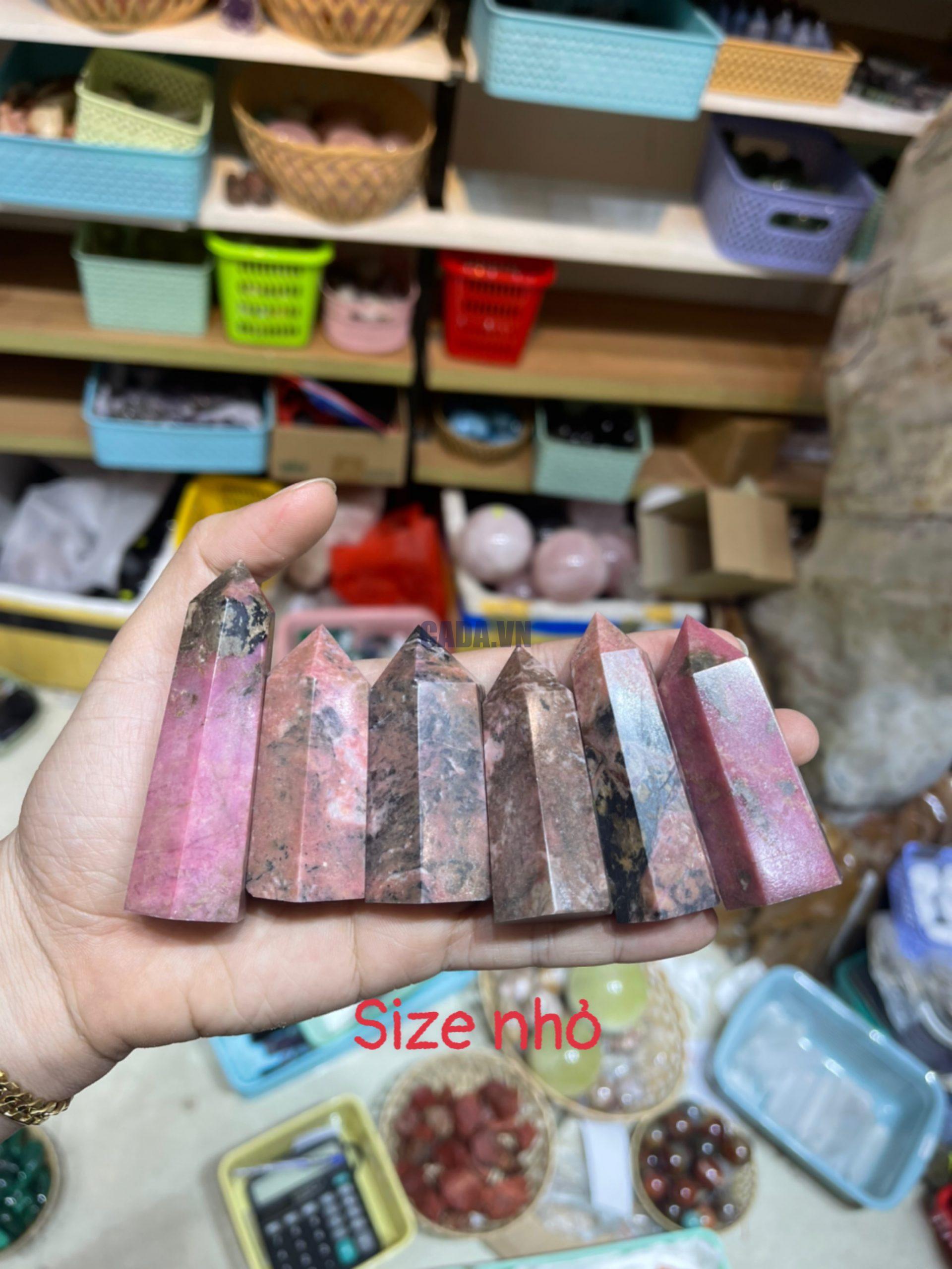 Rhodonite Point - Trụ đá Tường Vi