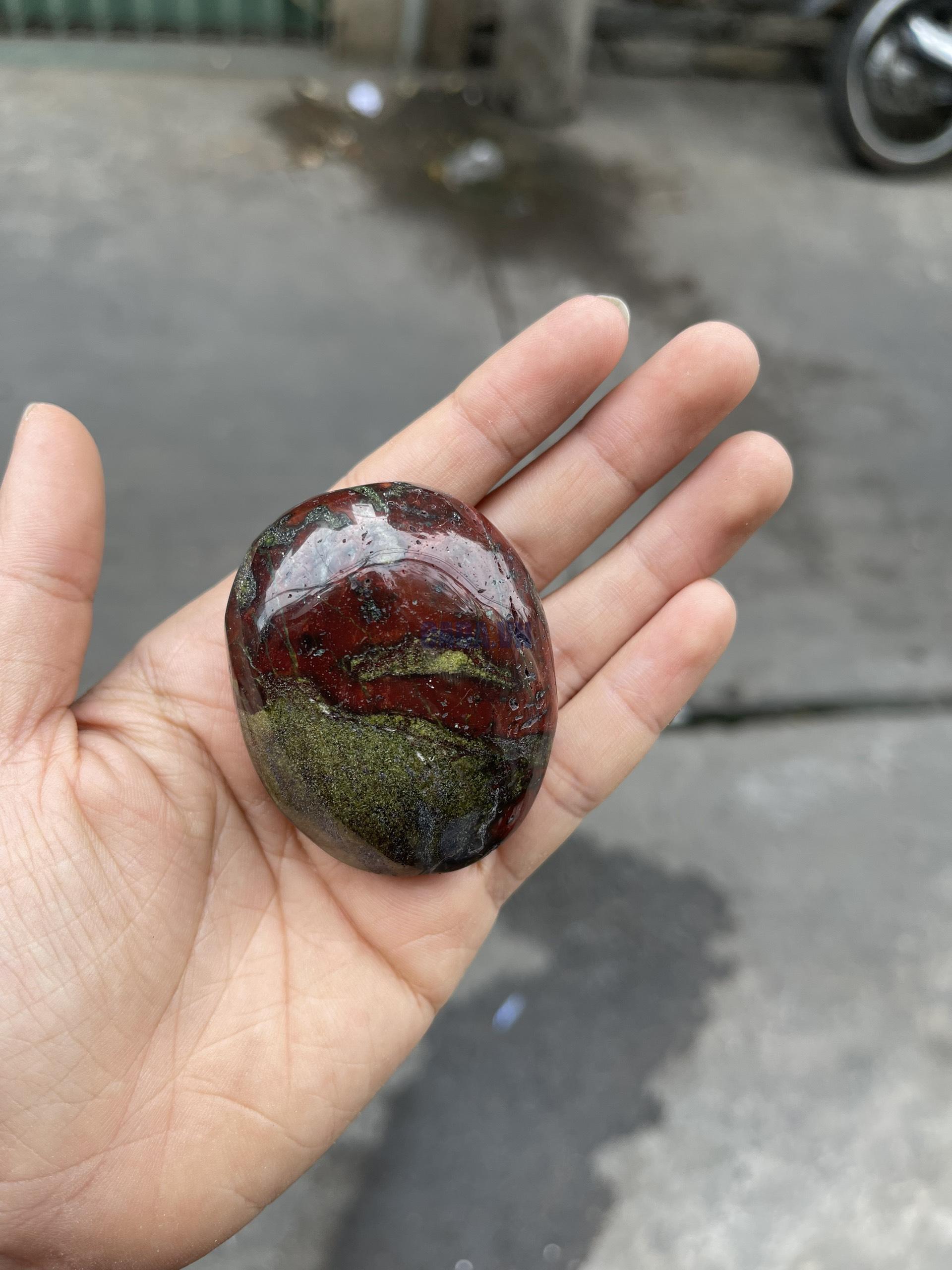 Dragon Bloodstone Palm - Đá Dragon Bloodstone dạng viên