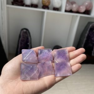 Kim tự tháp Fluorite tím mini - Purple Fluorite Pyramid - size 3 cm