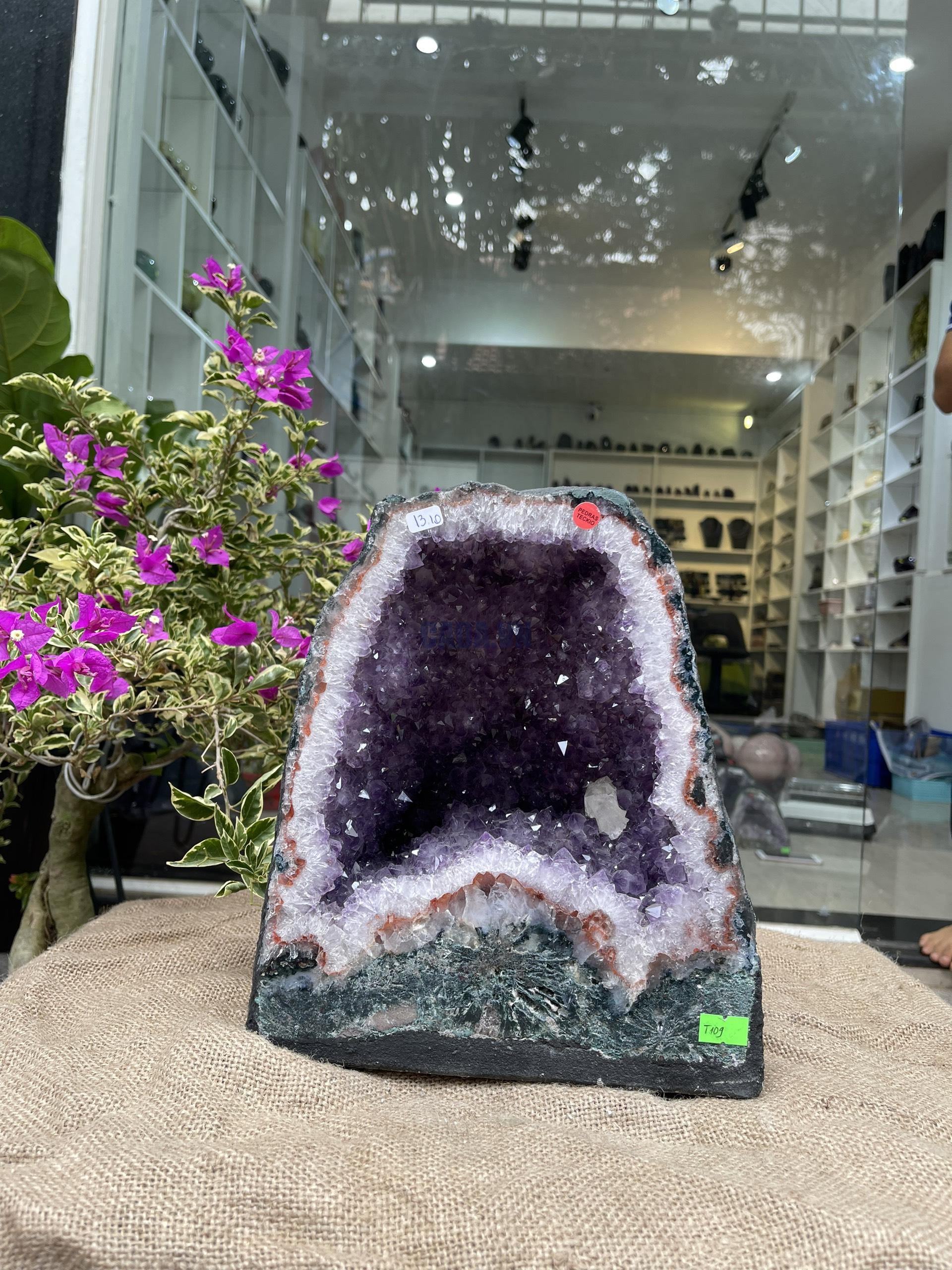 Hốc Thạch Anh Tím - Amethyst Geode (T109), KT: 26.5x22.5CM, KL: 13.1KG