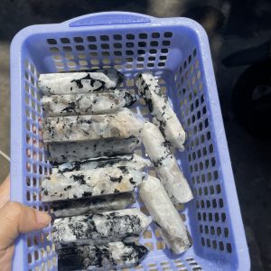 Trụ đá Mặt Trăng - Moonstone Point