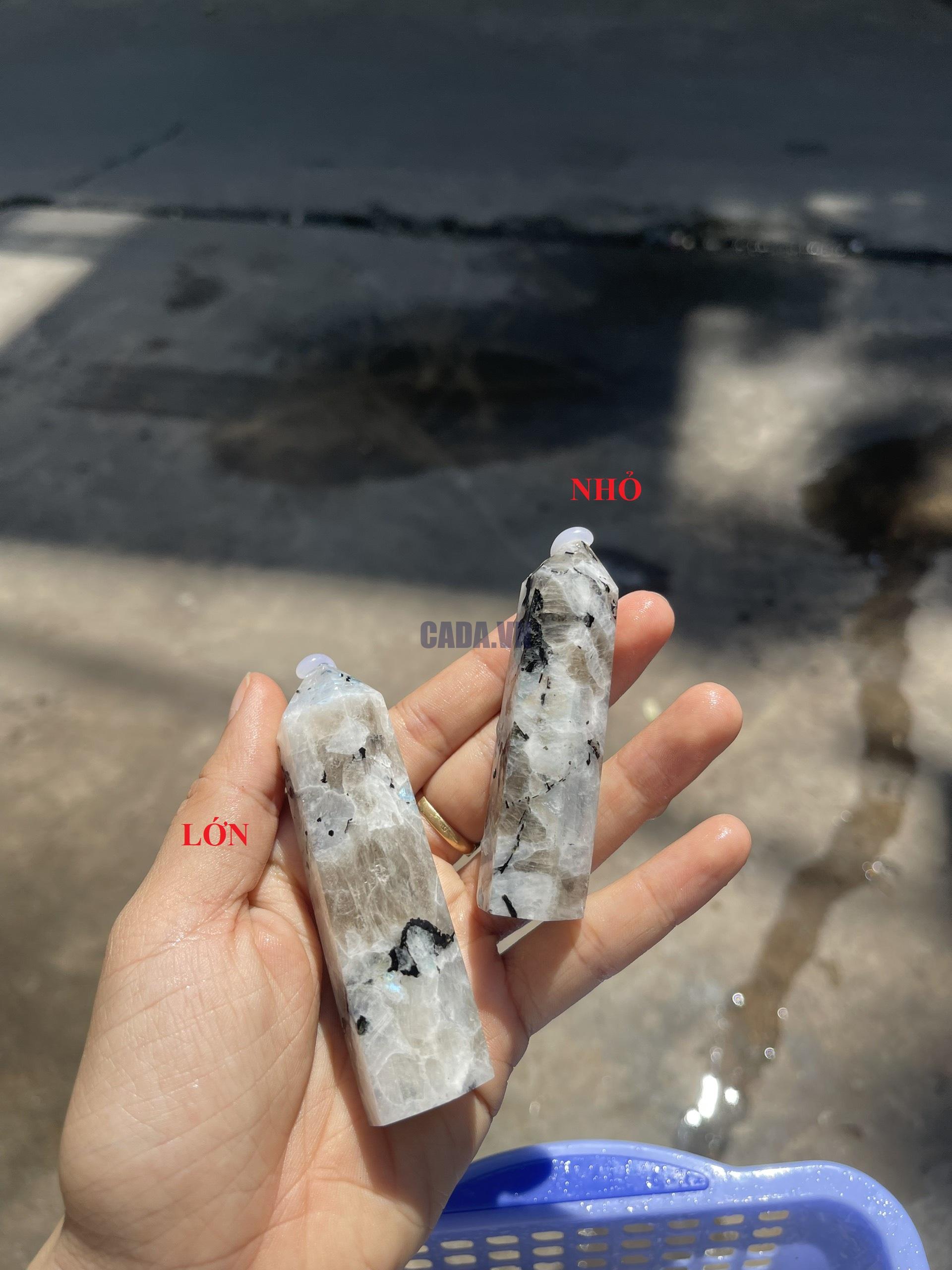 Trụ đá Mặt Trăng - Moonstone Point