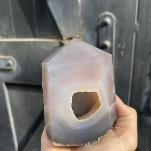 Trụ đá Mã Não có hốc – Agate Druzy Geode Tower (NH1), KT: 11x8.5CM, KL: 0.62 KG