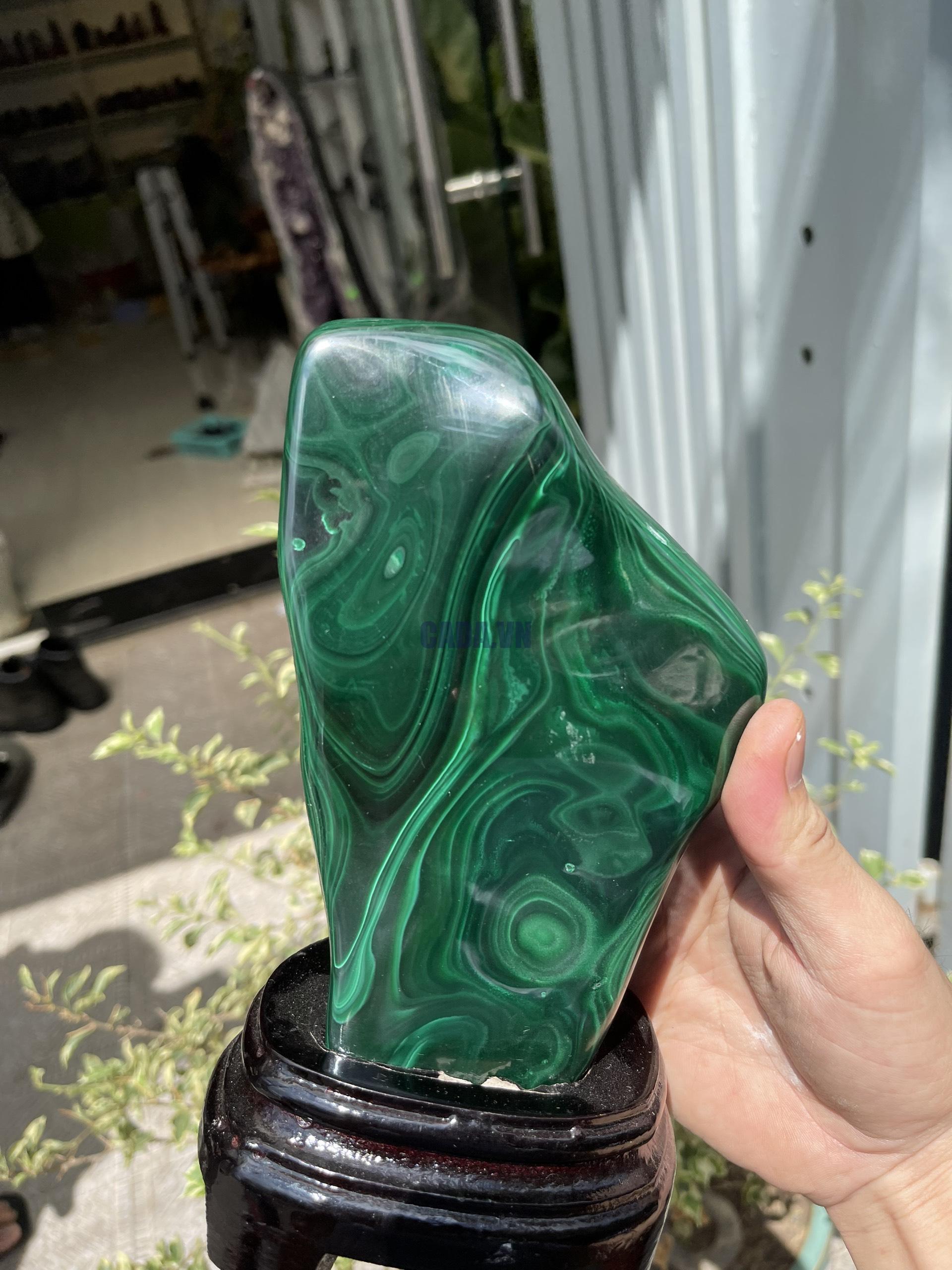 ĐÁ LÔNG CÔNG – ĐÁ KHỔNG TƯỚC – MALACHITE, KT: 20×10.5 CM; KL: 1.46KG