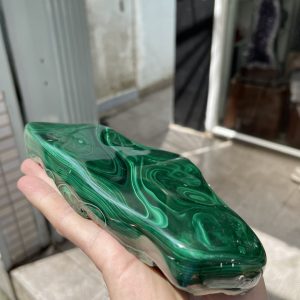 ĐÁ LÔNG CÔNG – ĐÁ KHỔNG TƯỚC – MALACHITE, KT: 20×10.5 CM; KL: 1.46KG