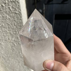Trụ Thạch Anh Trắng trong có cầu vồng – Rainbow Clear Quartz Point, KL: 0.97 KG (TTT167)