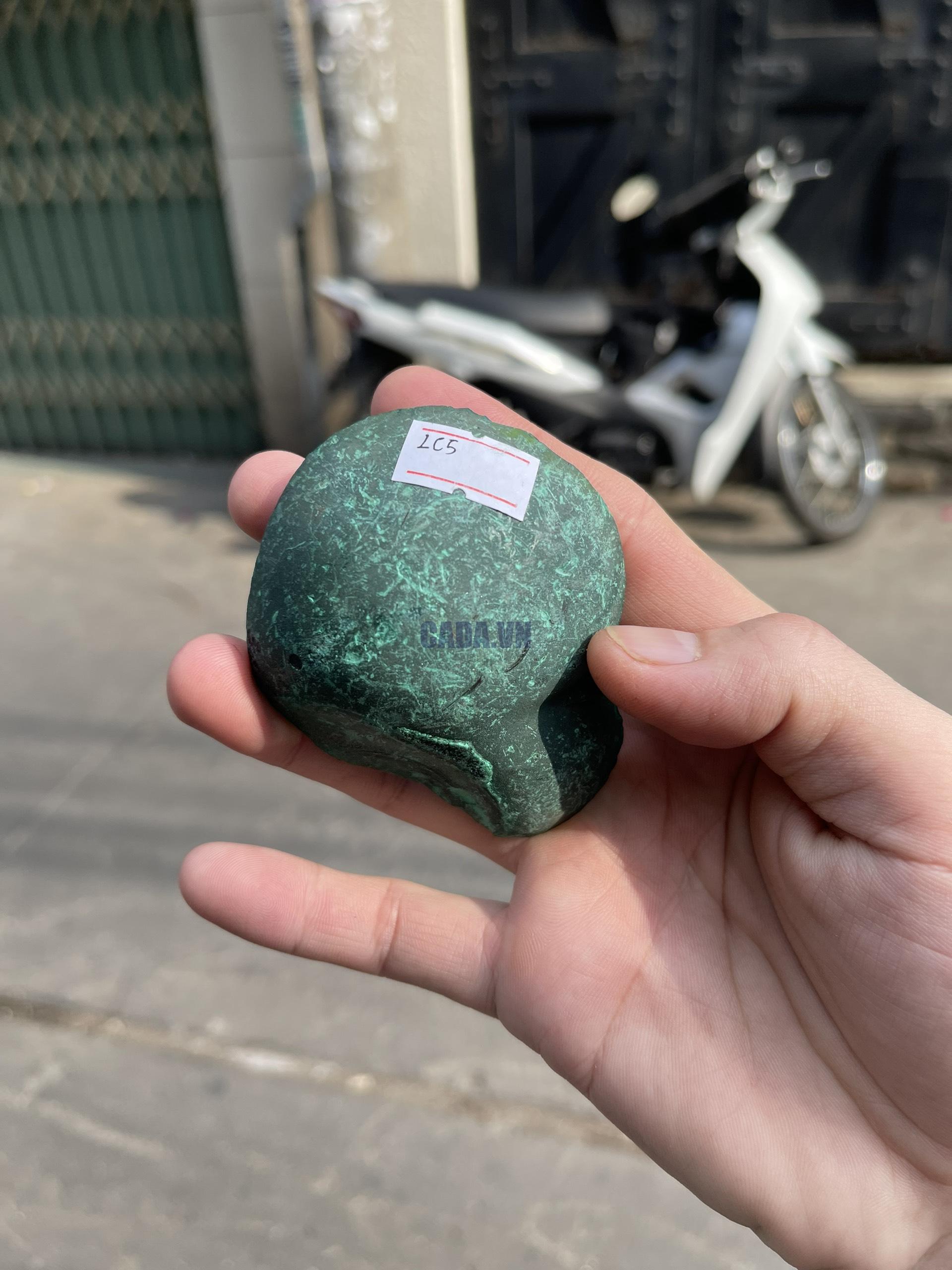 ĐÁ LÔNG CÔNG – ĐÁ KHỔNG TƯỚC – MALACHITE (LC5), KT: 8×6.5 CM; KL: 0.166KG