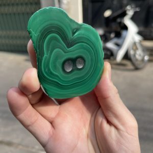 ĐÁ LÔNG CÔNG – ĐÁ KHỔNG TƯỚC – MALACHITE (LC5), KT: 8×6.5 CM; KL: 0.166KG