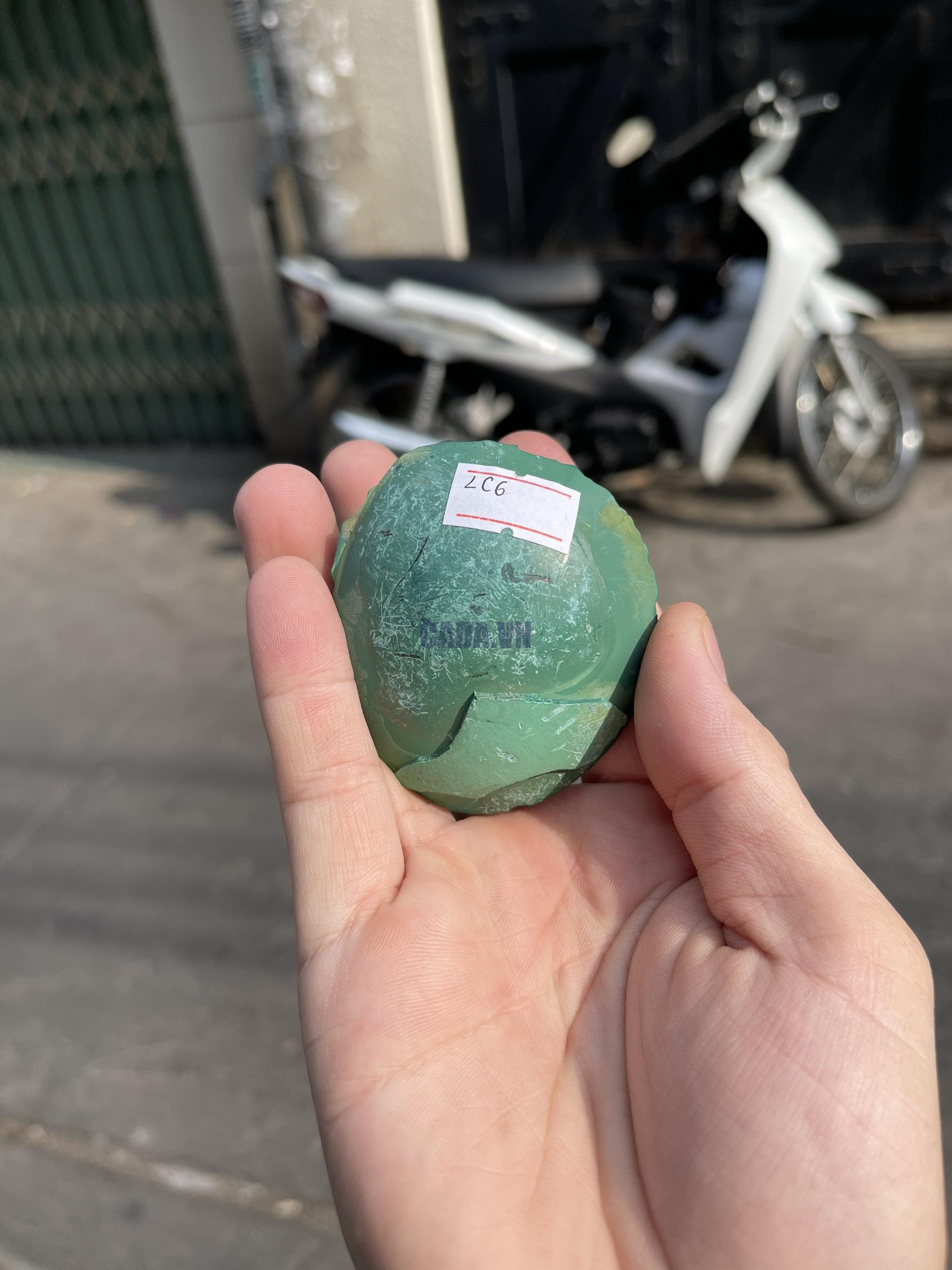 ĐÁ LÔNG CÔNG – ĐÁ KHỔNG TƯỚC – MALACHITE (LC6), KT: 6.5×6 CM; KL: 0.112KG