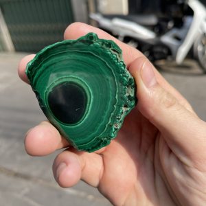 ĐÁ LÔNG CÔNG – ĐÁ KHỔNG TƯỚC – MALACHITE (LC7), KT: 6×5 CM; KL: 0.086KG