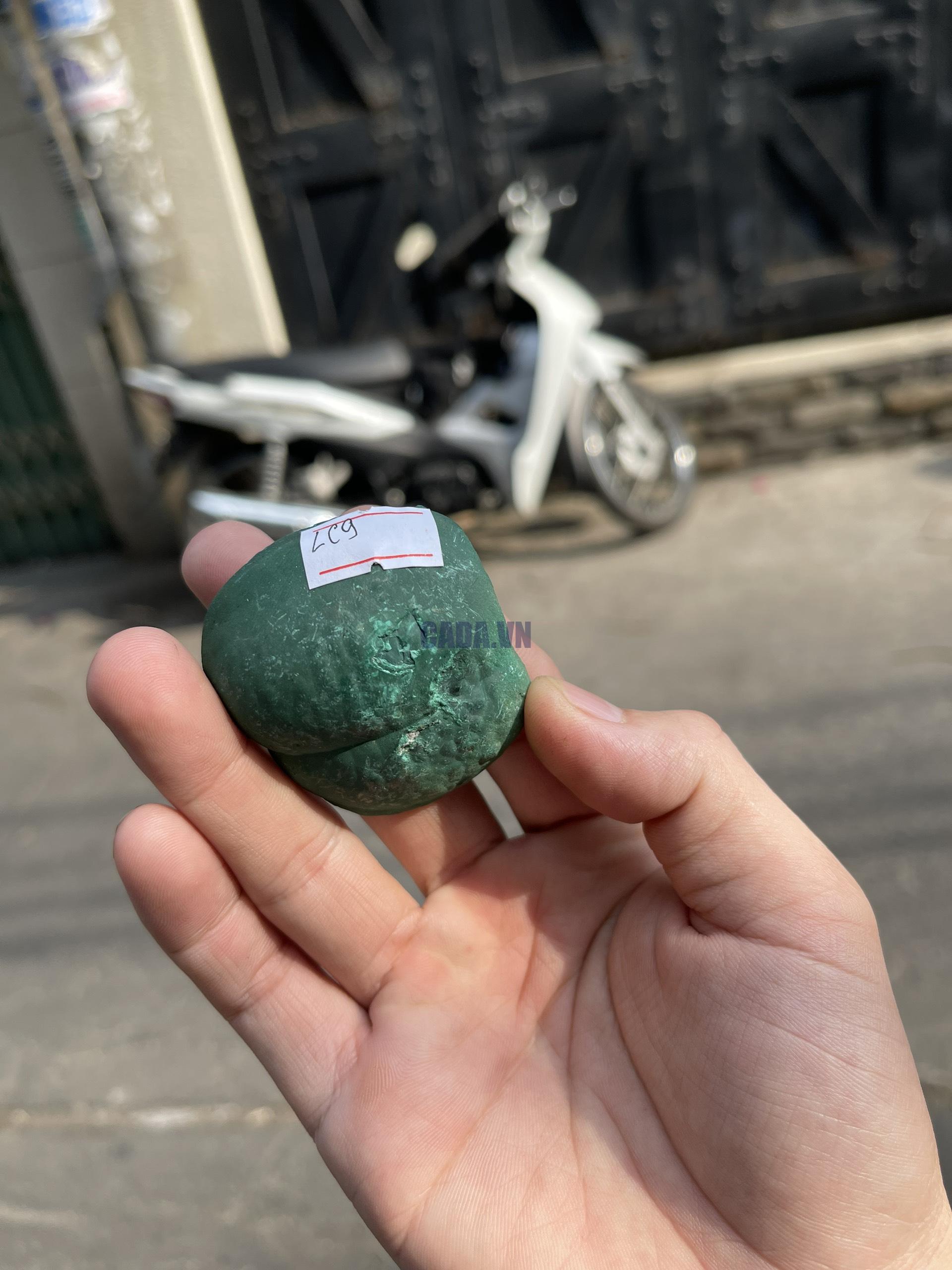 ĐÁ LÔNG CÔNG – ĐÁ KHỔNG TƯỚC – MALACHITE (LC9), KT: 5.2×4.6 CM; KL: 0.092KG