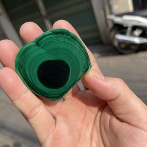 ĐÁ LÔNG CÔNG – ĐÁ KHỔNG TƯỚC – MALACHITE (LC9), KT: 5.2×4.6 CM; KL: 0.092KG