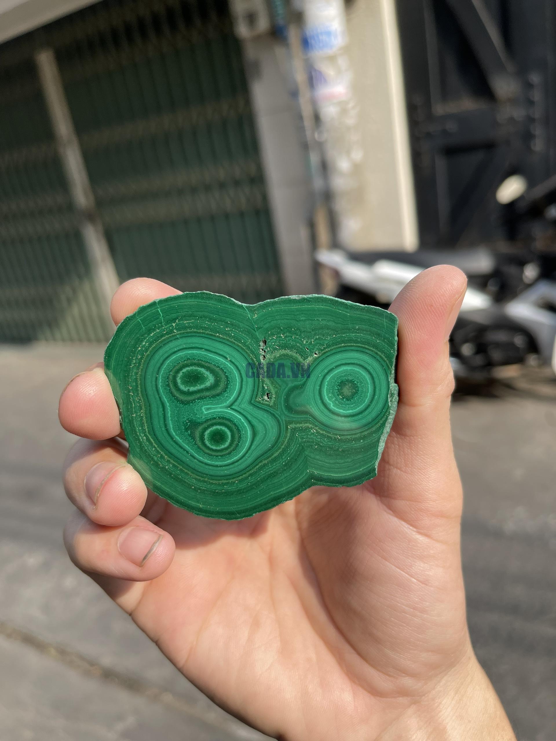 ĐÁ LÔNG CÔNG – ĐÁ KHỔNG TƯỚC – MALACHITE (LC11), KT: 7×5.5 CM; KL: 0.072KG