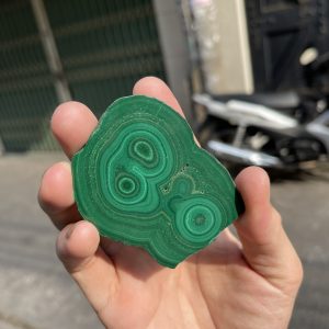 ĐÁ LÔNG CÔNG – ĐÁ KHỔNG TƯỚC – MALACHITE (LC11), KT: 7×5.5 CM; KL: 0.072KG
