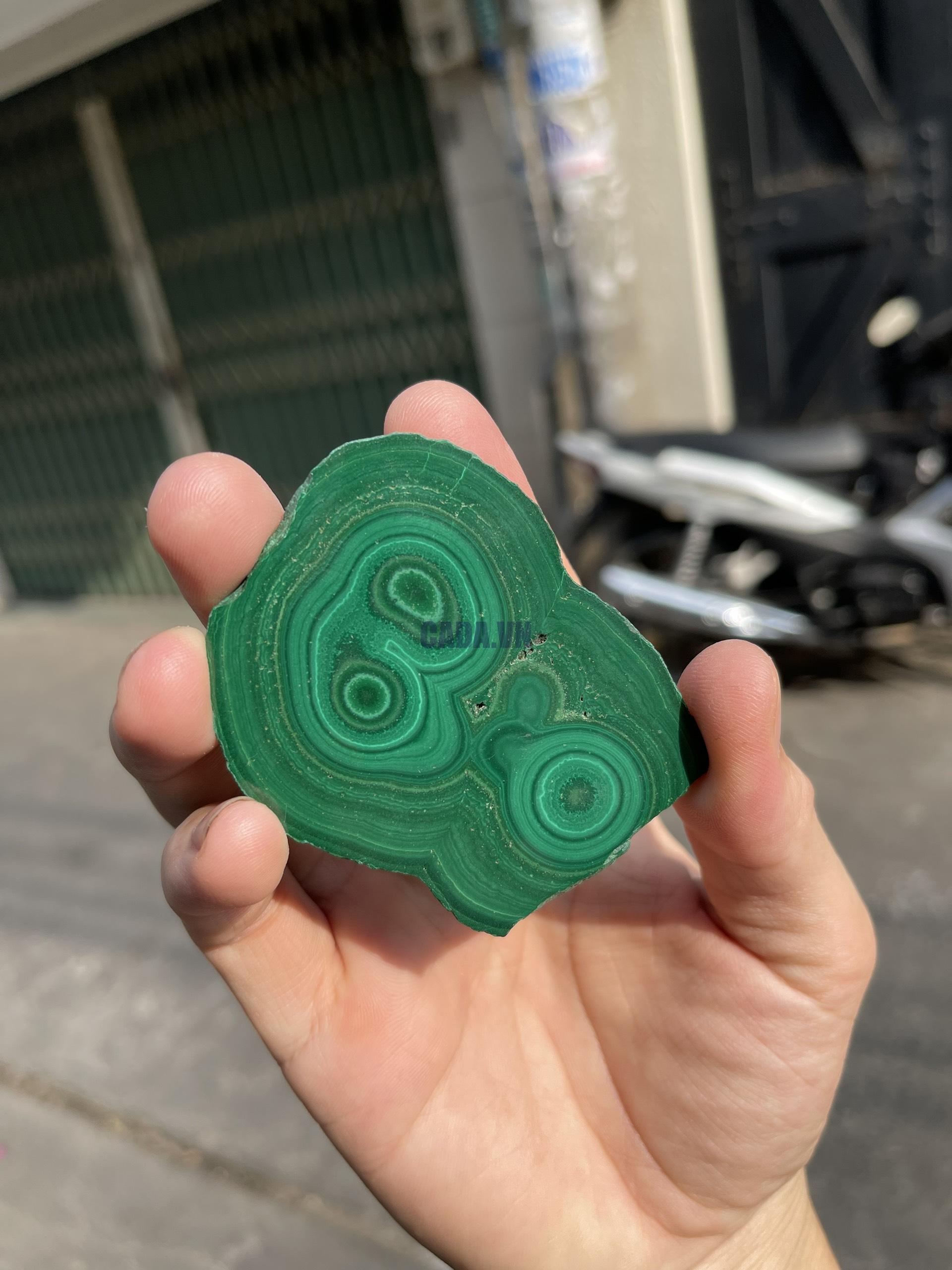 ĐÁ LÔNG CÔNG – ĐÁ KHỔNG TƯỚC – MALACHITE (LC11), KT: 7×5.5 CM; KL: 0.072KG