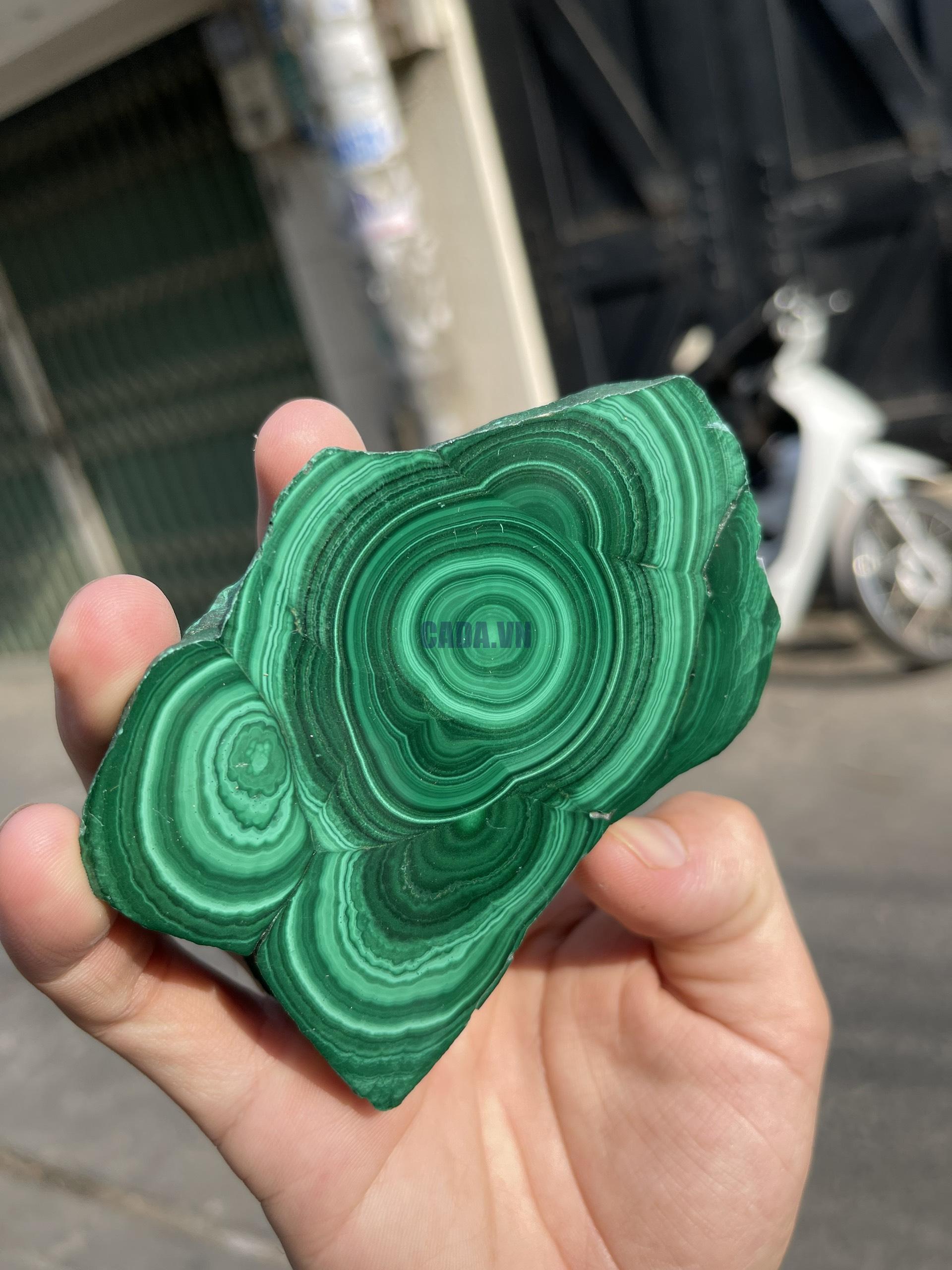 ĐÁ LÔNG CÔNG – ĐÁ KHỔNG TƯỚC – MALACHITE (LC16), KT: 10×7 CM; KL: 0.364KG