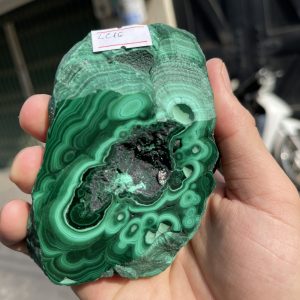 ĐÁ LÔNG CÔNG – ĐÁ KHỔNG TƯỚC – MALACHITE (LC16), KT: 10×7 CM; KL: 0.364KG
