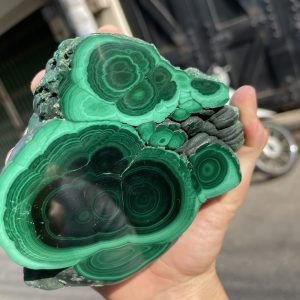 ĐÁ LÔNG CÔNG – ĐÁ KHỔNG TƯỚC – MALACHITE (LC14), KT: 13.5×10.5 CM; KL: 0.936KG