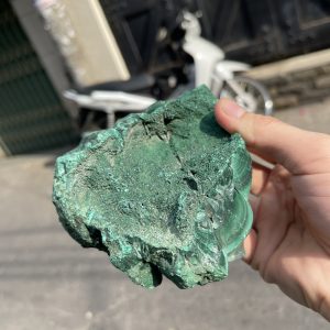 ĐÁ LÔNG CÔNG – ĐÁ KHỔNG TƯỚC – MALACHITE (LC14), KT: 13.5×10.5 CM; KL: 0.936KG