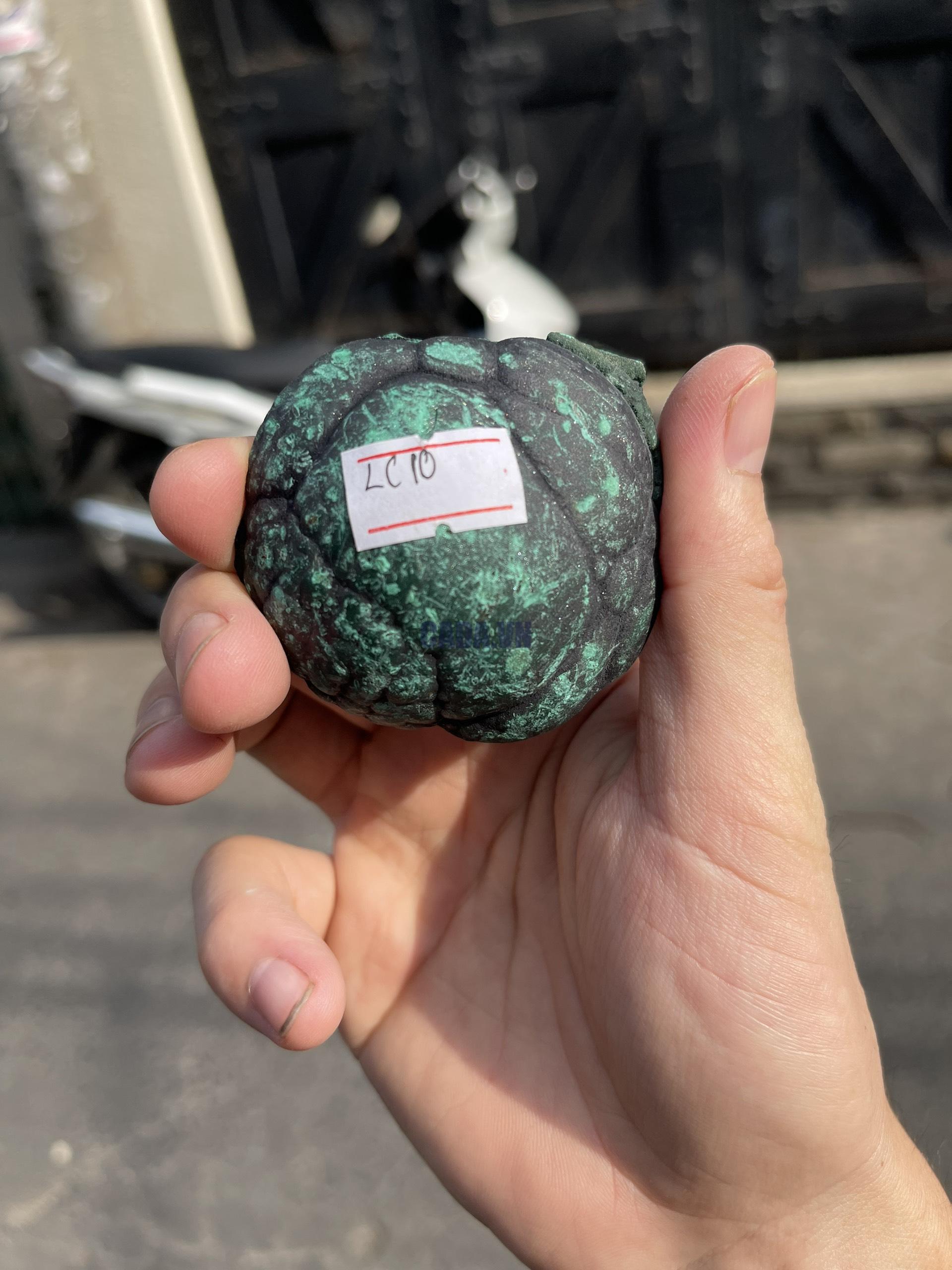 ĐÁ LÔNG CÔNG – ĐÁ KHỔNG TƯỚC – MALACHITE (LC10), KT: 6×5.8 CM; KL: 0.116KG