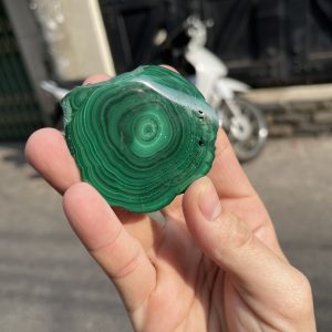 ĐÁ LÔNG CÔNG – ĐÁ KHỔNG TƯỚC – MALACHITE (LC10), KT: 6×5.8 CM; KL: 0.116KG
