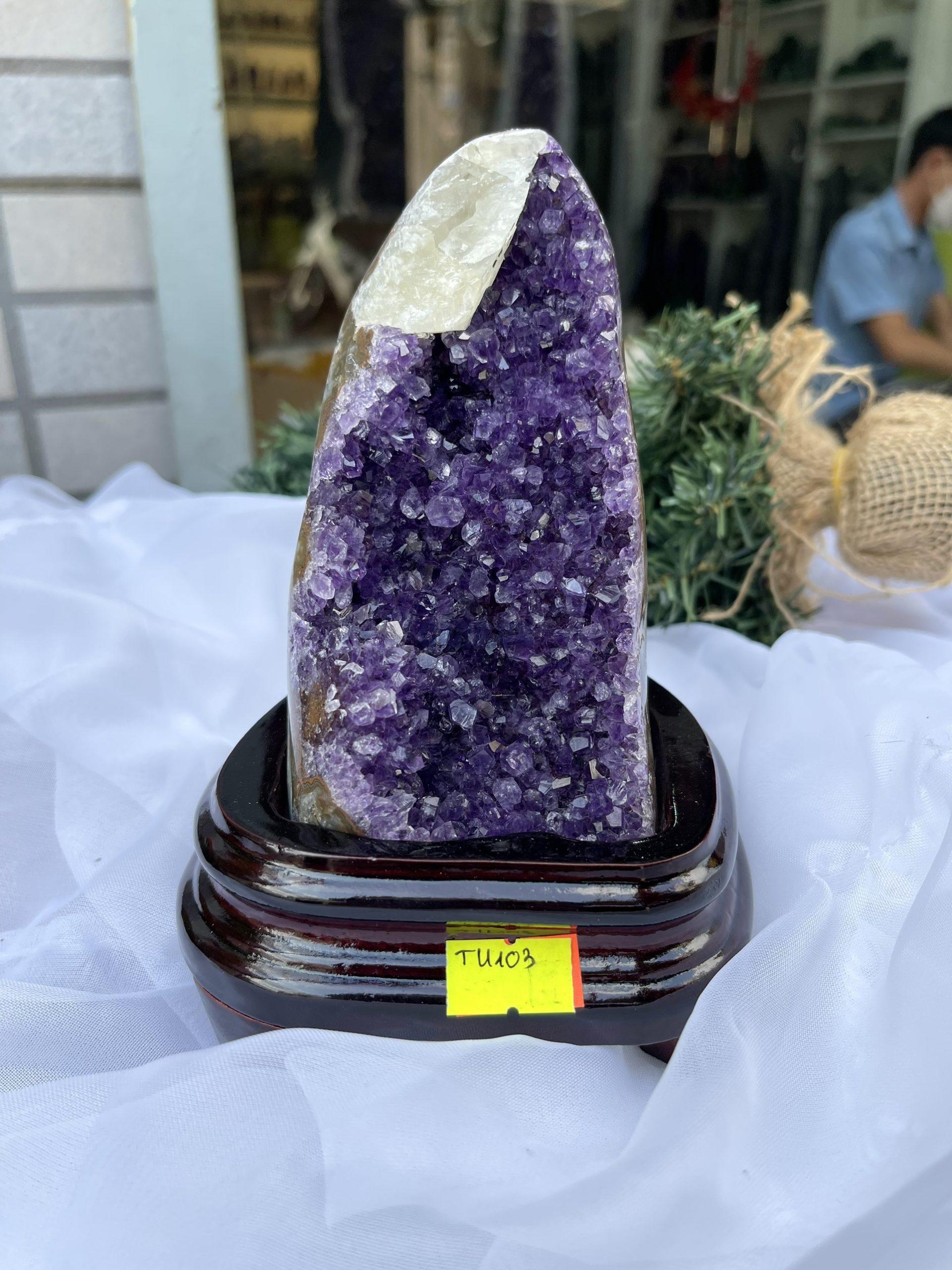 HỐC THẠCH ANH TÍM NHỎ – SMALL AMETHYST GEODE TU103