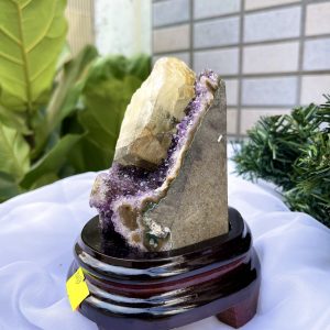 HỐC THẠCH ANH TÍM NHỎ – SMALL AMETHYST GEODE TU83