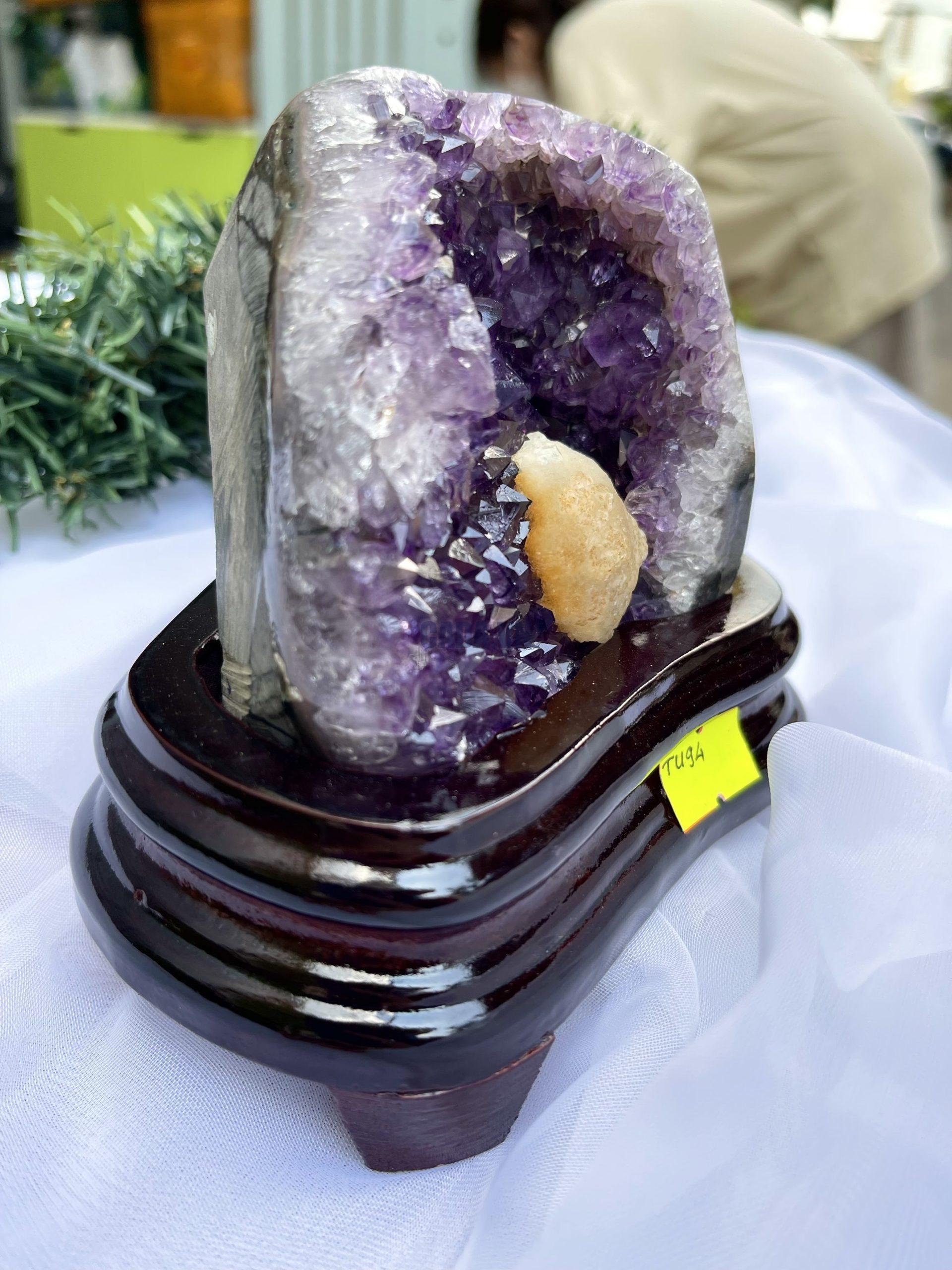 HỐC THẠCH ANH TÍM NHỎ – SMALL AMETHYST GEODE TU94