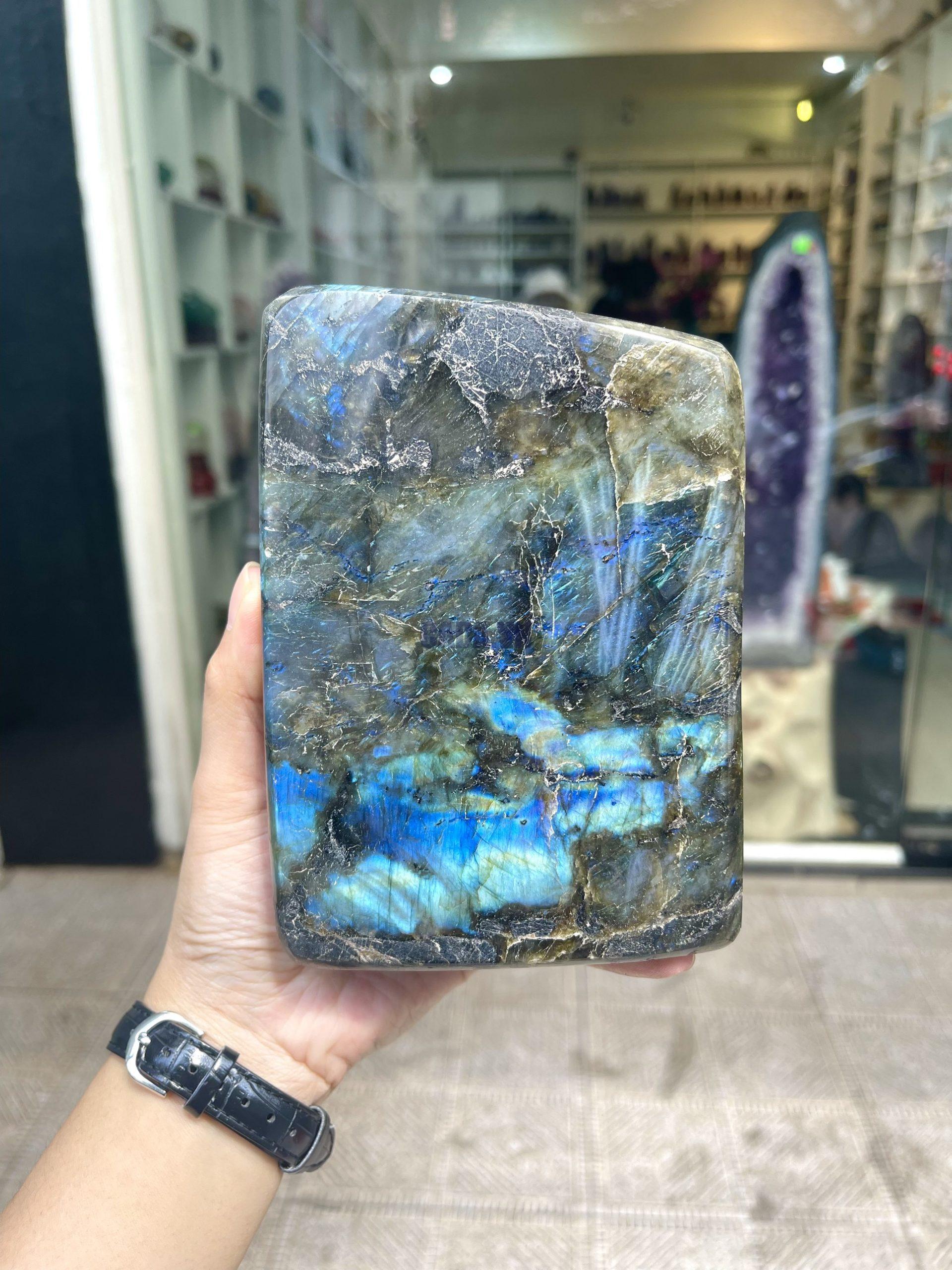 ĐÁ XÀ CỪ Labradorite – KT 15*10 cm, KL 1,934 kg (XC131)