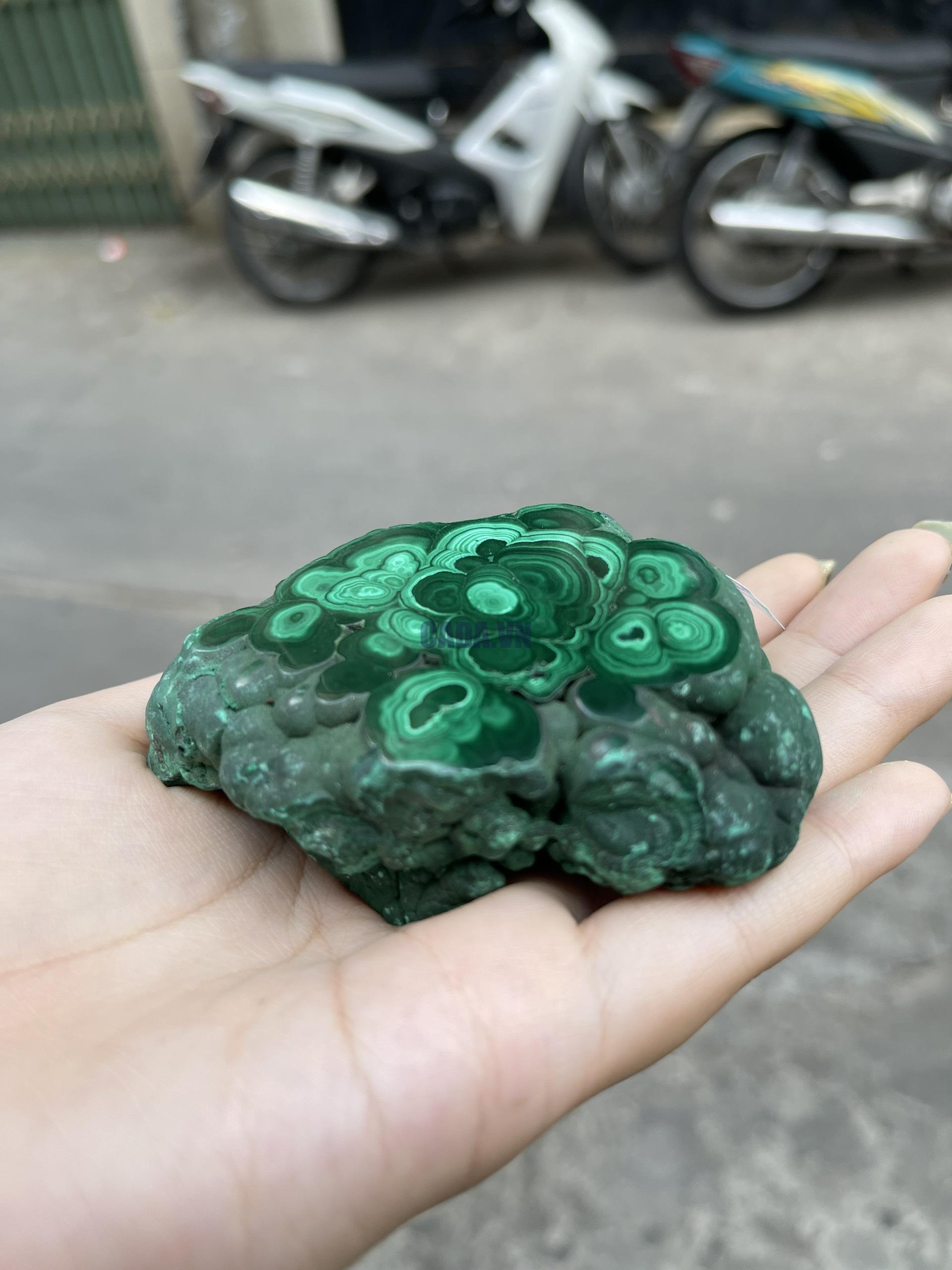 ĐÁ LÔNG CÔNG – ĐÁ KHỔNG TƯỚC – MALACHITE (LC32), KT: 9.5×5.8 CM; KL: 0.262KG