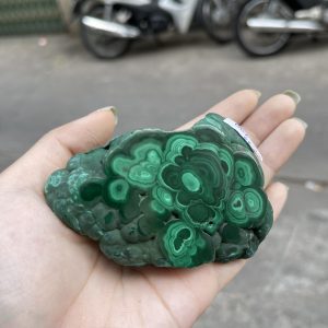 ĐÁ LÔNG CÔNG – ĐÁ KHỔNG TƯỚC – MALACHITE (LC32), KT: 9.5×5.8 CM; KL: 0.262KG