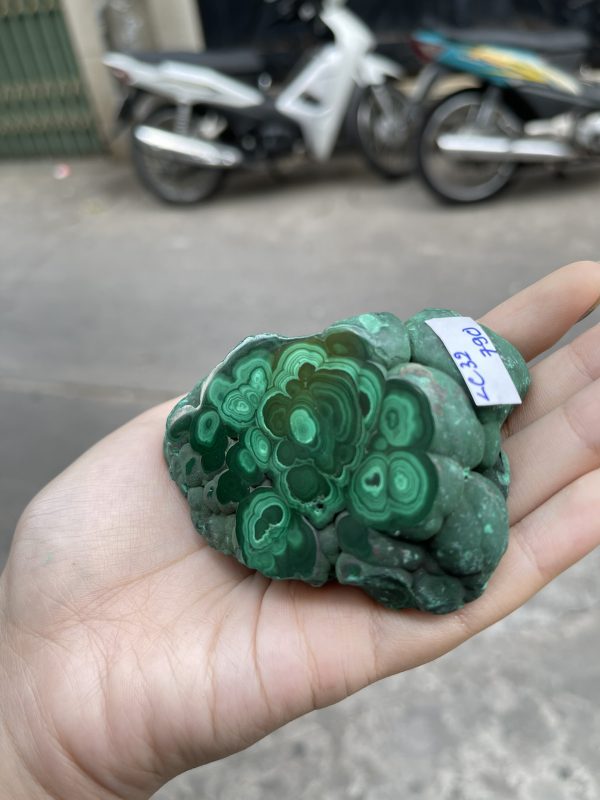ĐÁ LÔNG CÔNG – ĐÁ KHỔNG TƯỚC – MALACHITE (LC32), KT: 9.5×5.8 CM; KL: 0.262KG