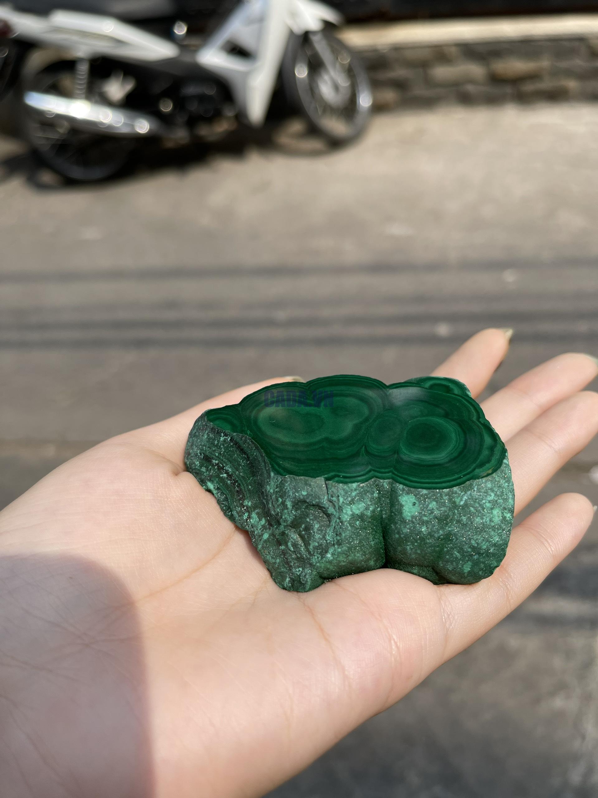 ĐÁ LÔNG CÔNG – ĐÁ KHỔNG TƯỚC – MALACHITE (LC34), KT: 7×6 CM; KL: 0.212KG