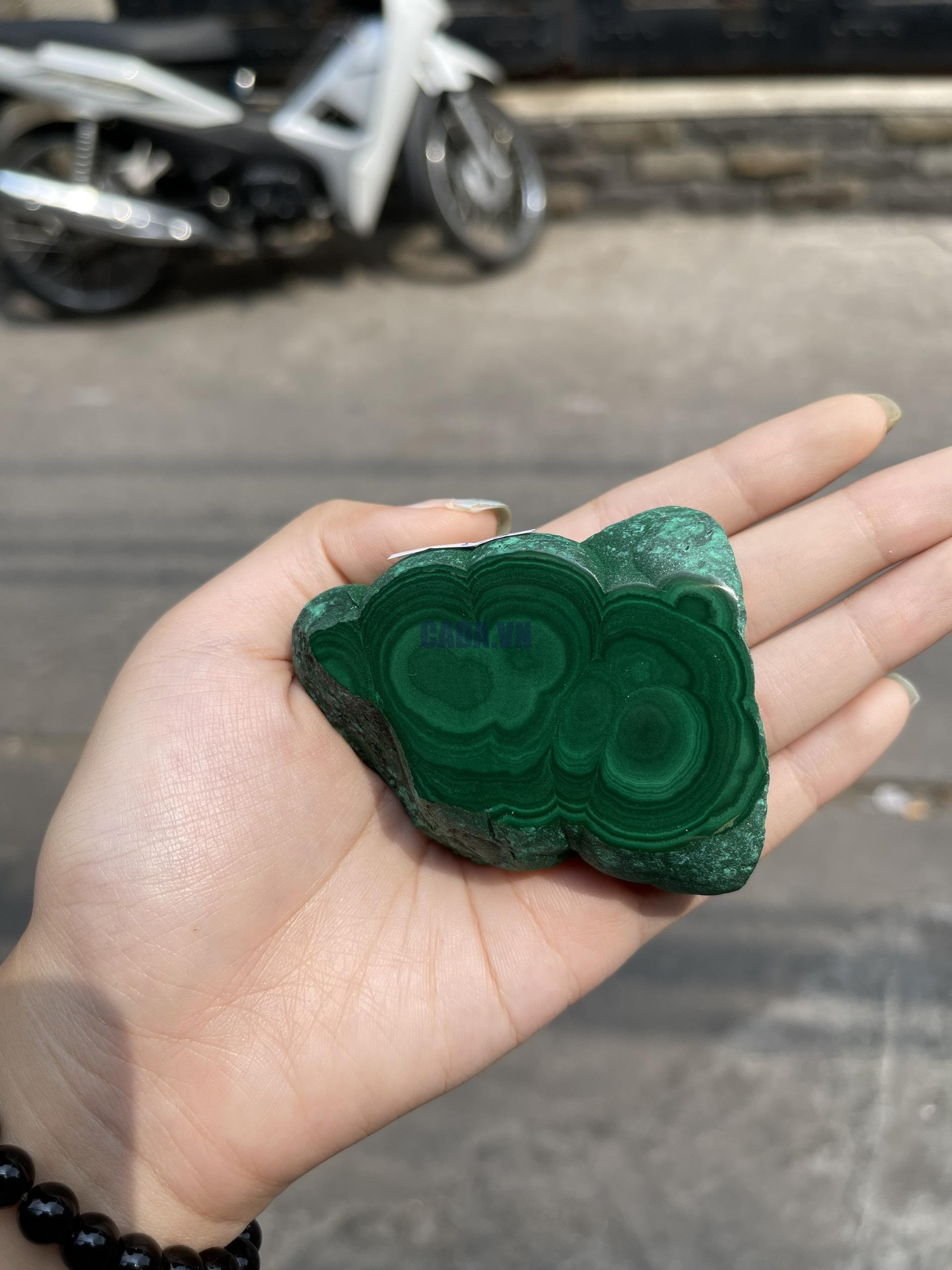 ĐÁ LÔNG CÔNG – ĐÁ KHỔNG TƯỚC – MALACHITE (LC34), KT: 7×6 CM; KL: 0.212KG