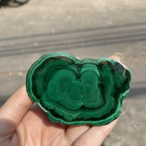 ĐÁ LÔNG CÔNG – ĐÁ KHỔNG TƯỚC – MALACHITE (LC35), KT: 8×5.3 CM; KL: 0.132KG