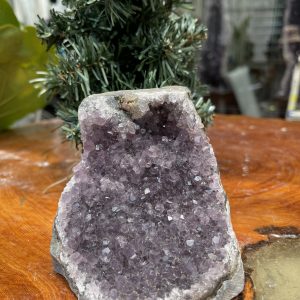 HỐC THẠCH ANH TÍM NHỎ – SMALL AMETHYST GEODE (TV306), KL: 0.560KG, KT: 11×10 CM
