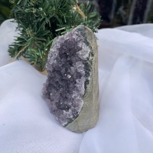 HỐC THẠCH ANH TÍM NHỎ – SMALL AMETHYST GEODE (TV354), KL: 0.370KG, KT: 10×6 CM