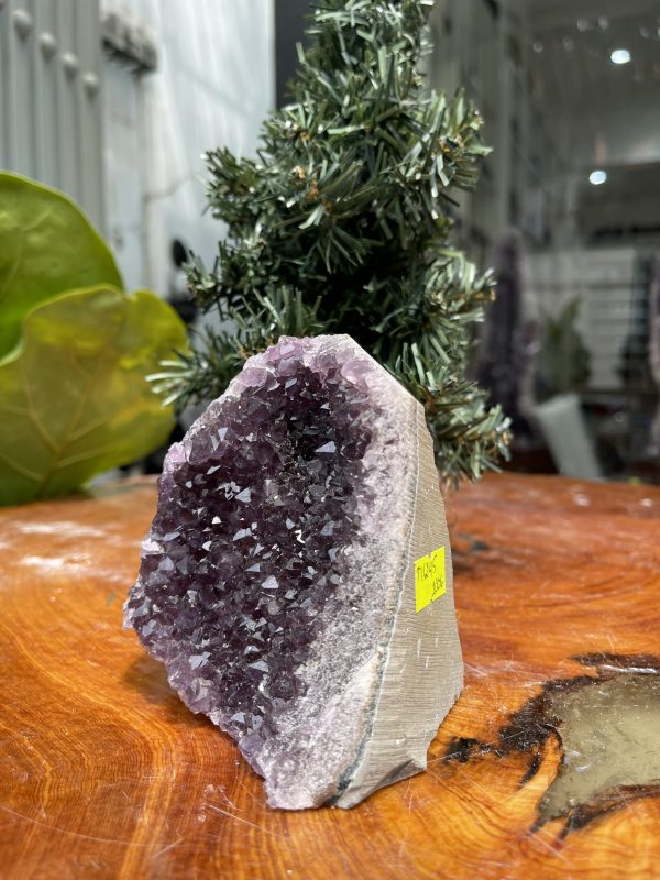 HỐC THẠCH ANH TÍM NHỎ – SMALL AMETHYST GEODE (TV245), KL: 0.838KG, KT: 10.5×9 CM