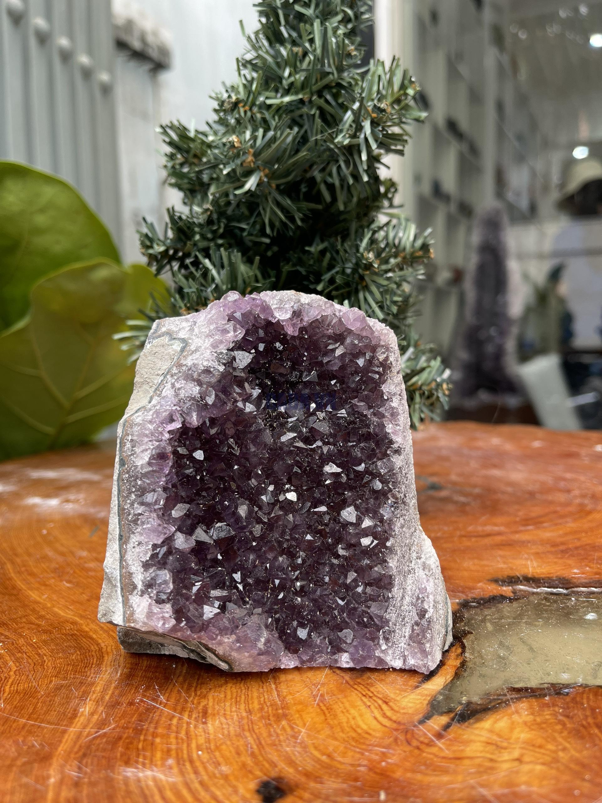 HỐC THẠCH ANH TÍM NHỎ – SMALL AMETHYST GEODE (TV245), KL: 0.838KG, KT: 10.5×9 CM